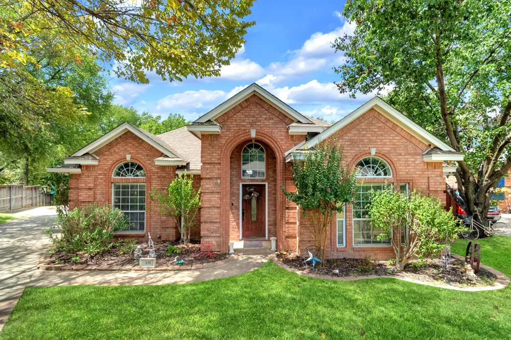 18 Red Bluff Court Mansfield, TX 76063