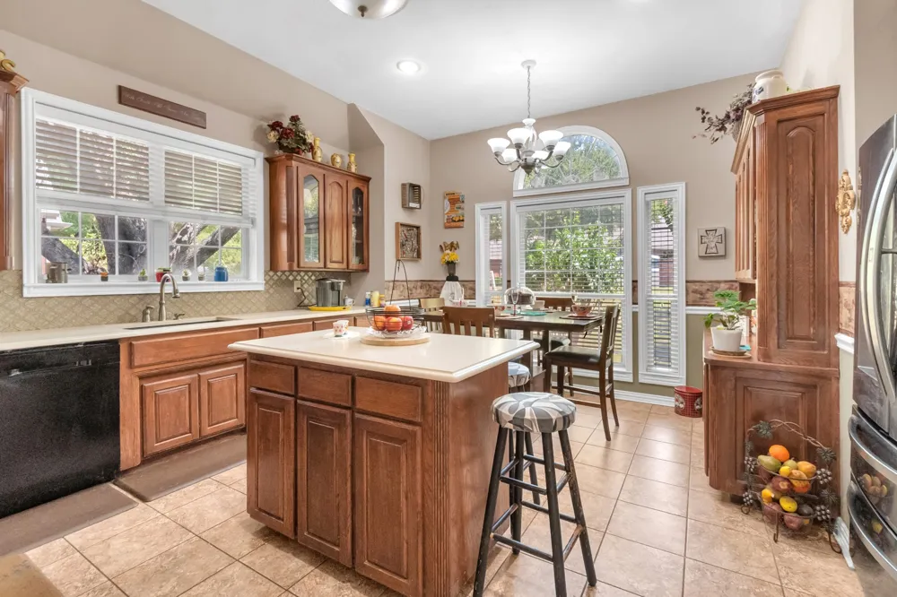 18 Red Bluff Court Mansfield, TX 76063