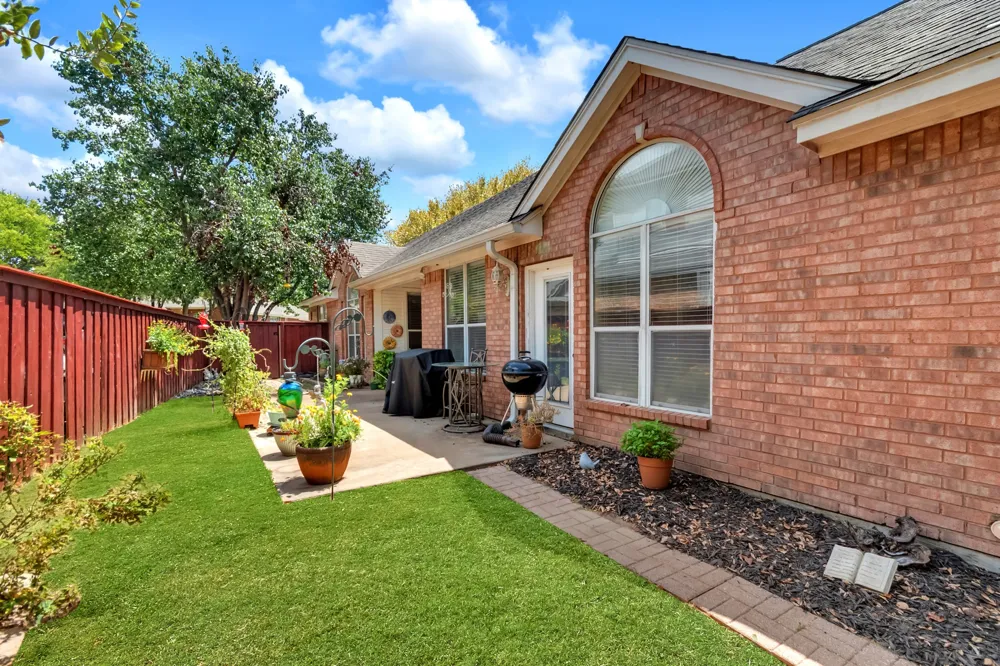 18 Red Bluff Court Mansfield, TX 76063