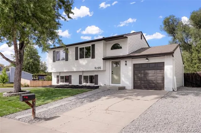 9285 W Wagon Trail Drive Littleton, CO 80123