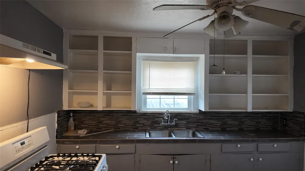 1923 Esperanza Street Houston, TX 77023