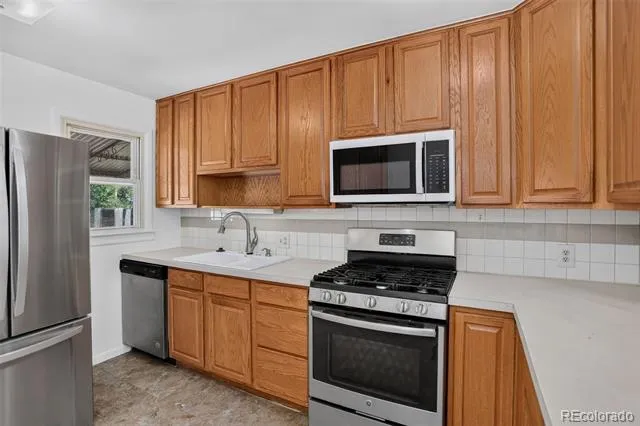 805 Kingston Street Aurora, CO 80010