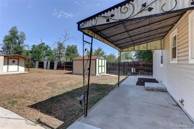 805 Kingston Street Aurora, CO 80010