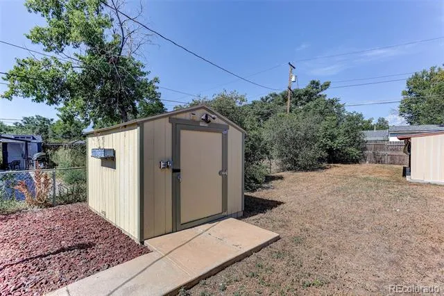 805 Kingston Street Aurora, CO 80010