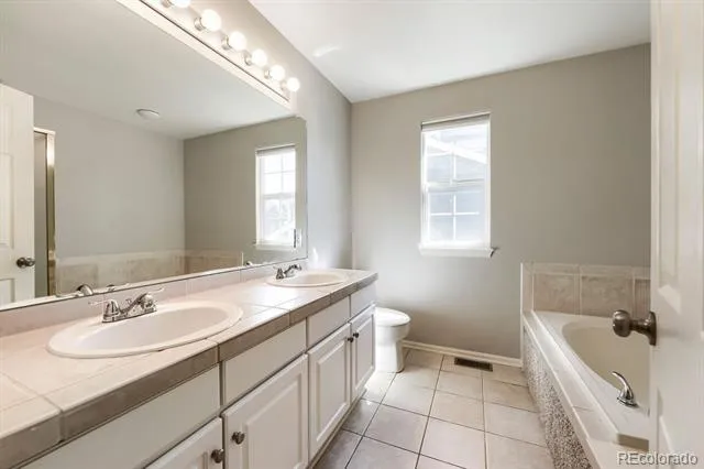 9889 Thornbury Way Littleton, CO 80129