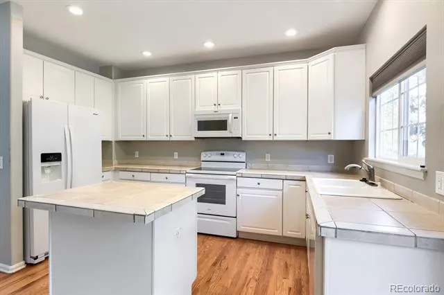 9889 Thornbury Way Littleton, CO 80129