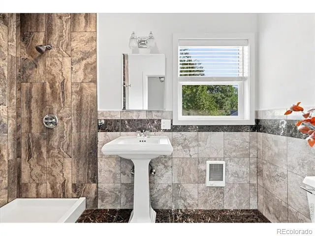 1011 W Mountain Avenue Fort Collins, CO 80521