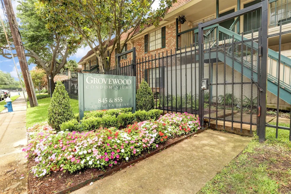 855 Augusta Drive S #58 Houston, TX 77057