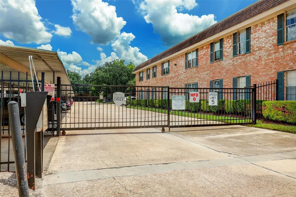 855 Augusta Drive S #58 Houston, TX 77057
