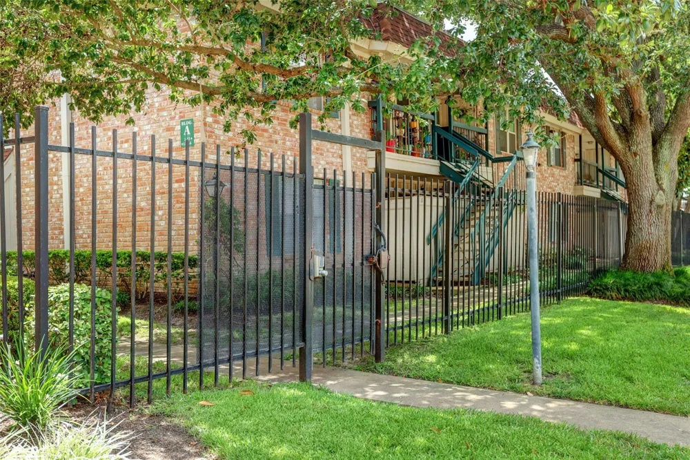 855 Augusta Drive S #58 Houston, TX 77057