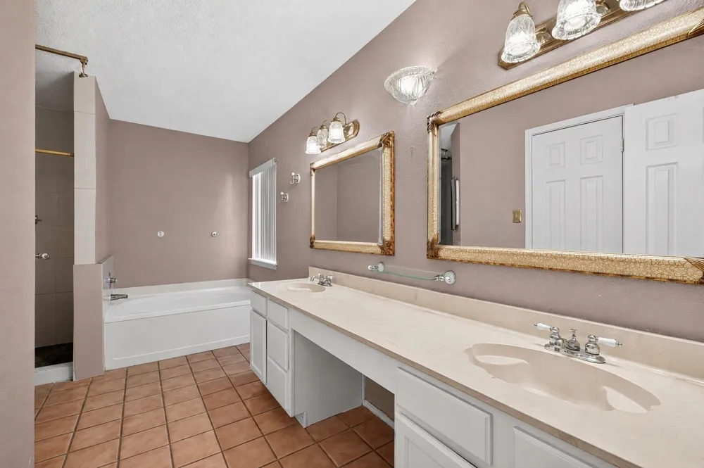 9718 Silver Moon San Antonio, TX 78254