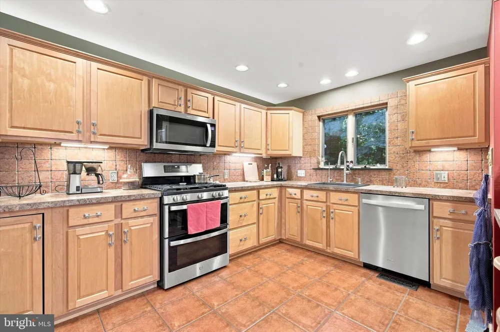 425 BARTLETT AVENUE Ridley Park, PA 19078