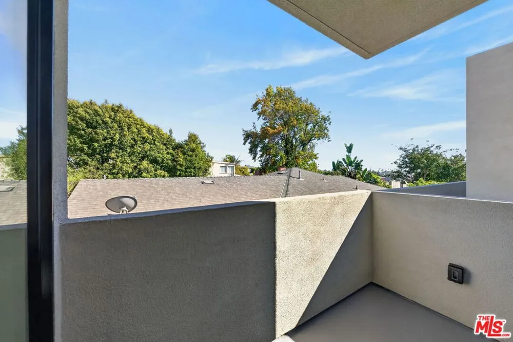 1853 12th Street #H Santa Monica, CA 90404