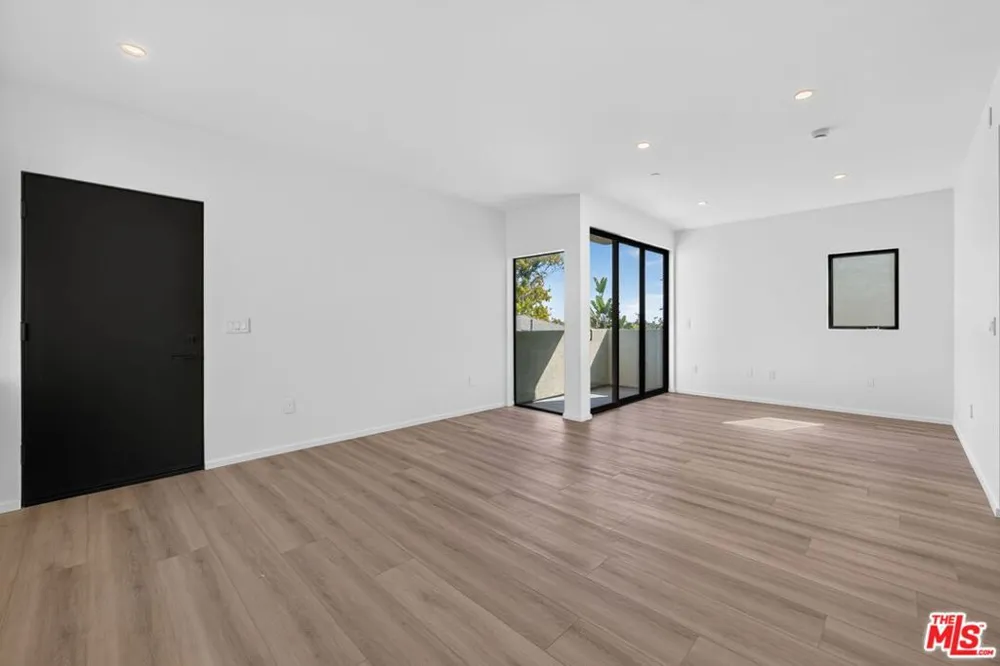 1853 12th Street #H Santa Monica, CA 90404