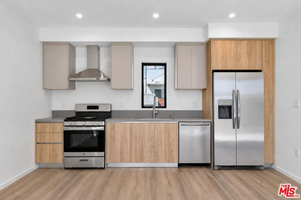 1853 12th Street #H Santa Monica, CA 90404