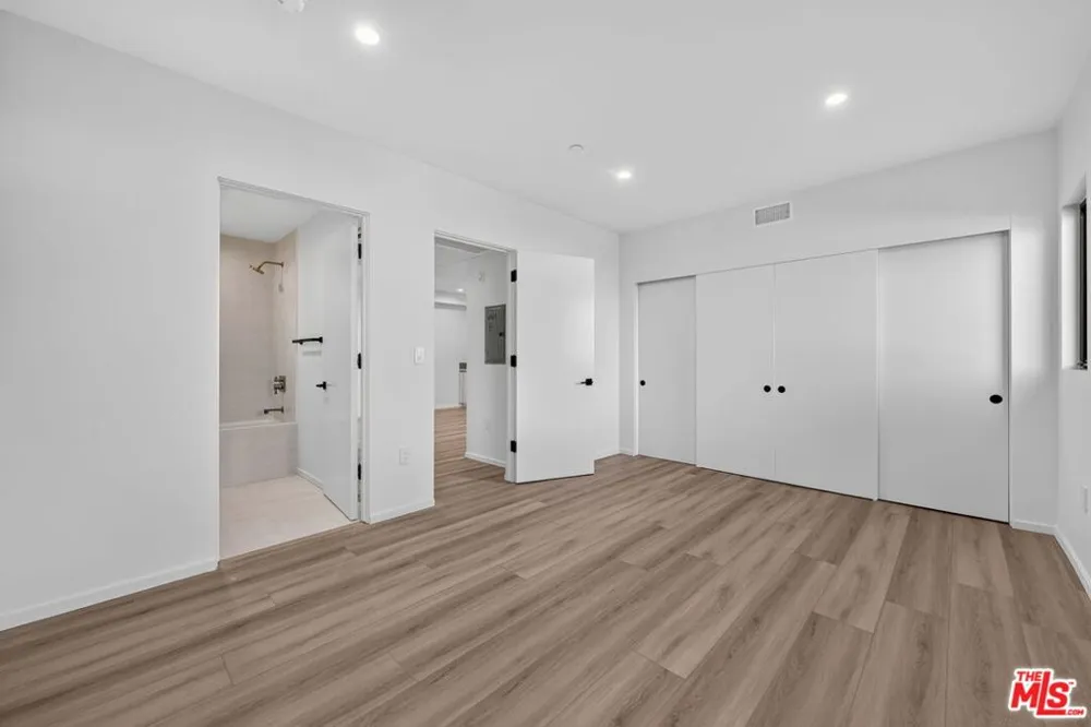 1853 12th Street #H Santa Monica, CA 90404