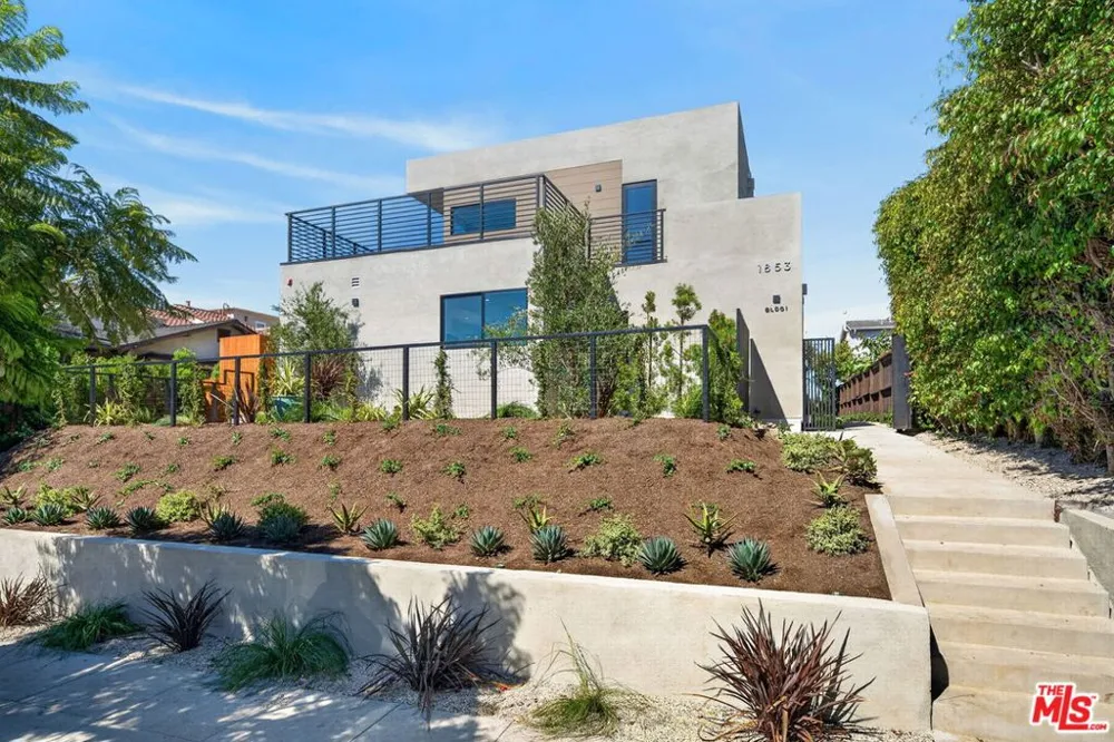 1853 12th Street #H Santa Monica, CA 90404