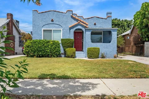 1919 W 65th Place
