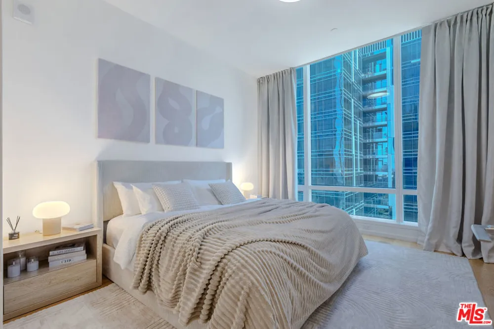 877 Francisco Street #1903 Los Angeles, CA 90017