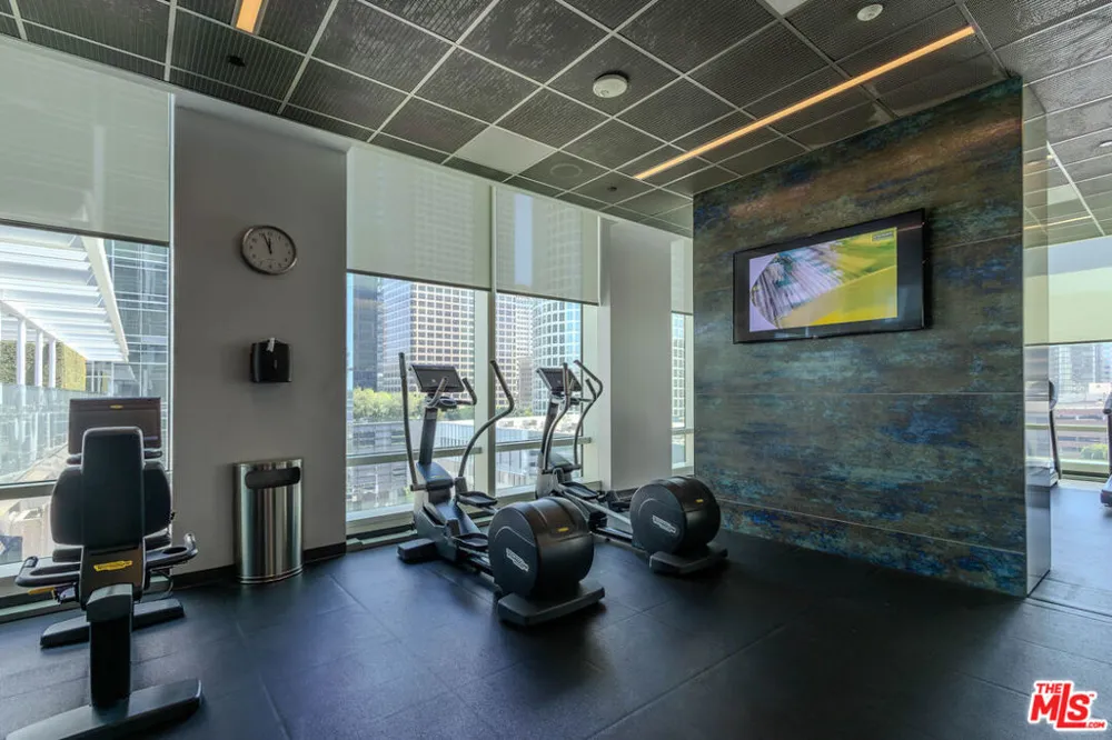 877 Francisco Street #1903 Los Angeles, CA 90017
