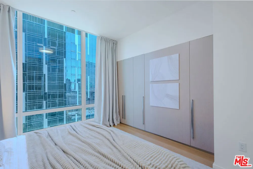 877 Francisco Street #1903 Los Angeles, CA 90017