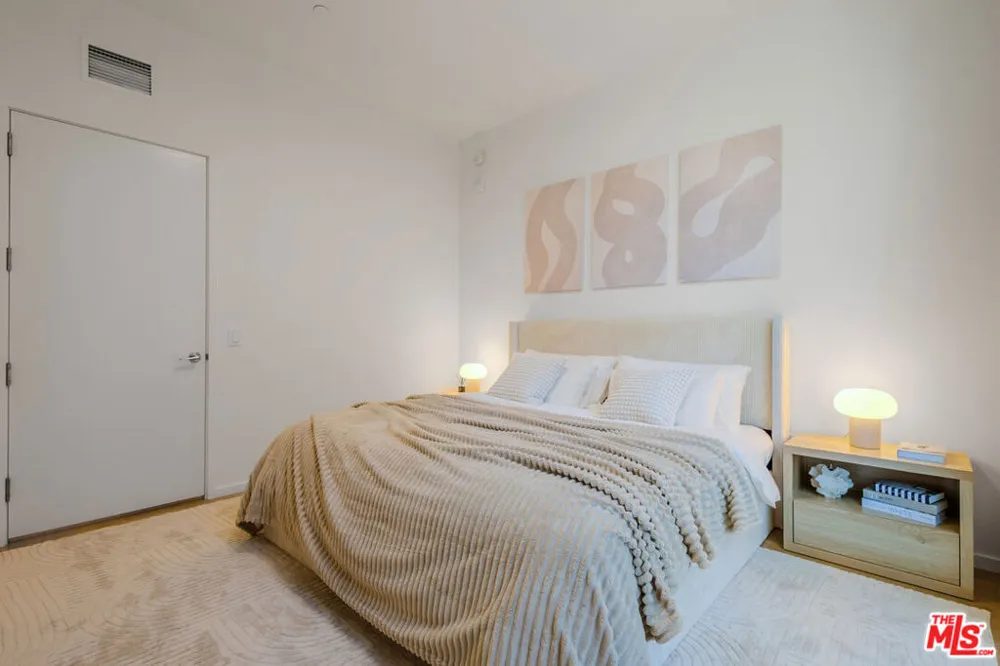 877 Francisco Street #1903 Los Angeles, CA 90017