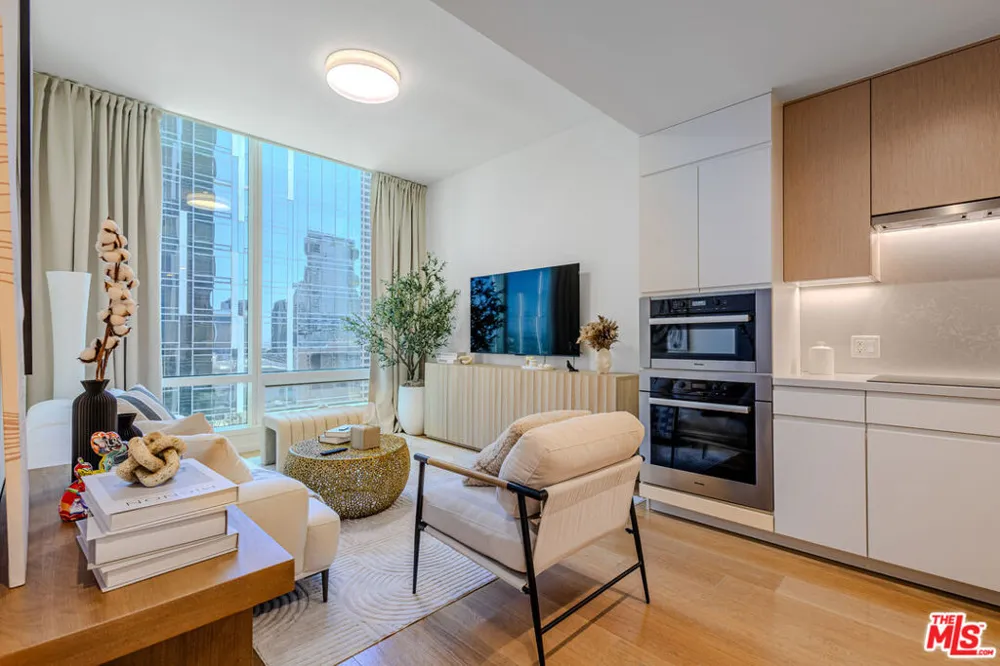 877 Francisco Street #1903 Los Angeles, CA 90017