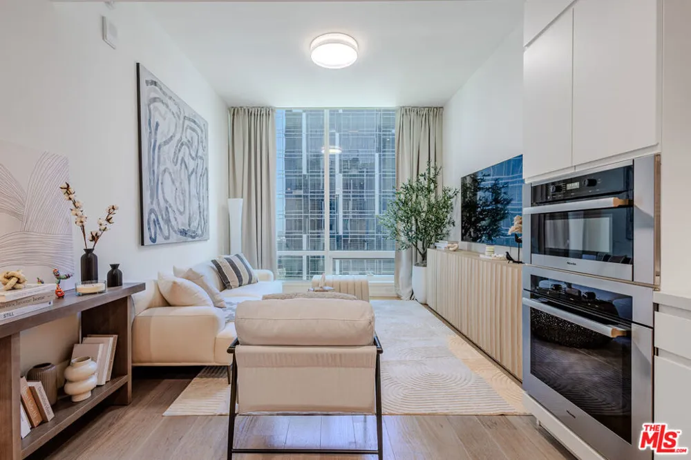 877 Francisco Street #1903 Los Angeles, CA 90017