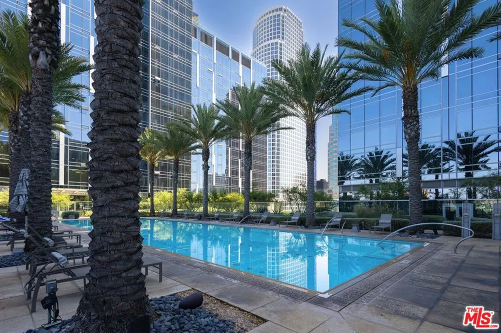 877 Francisco Street #1903 Los Angeles, CA 90017