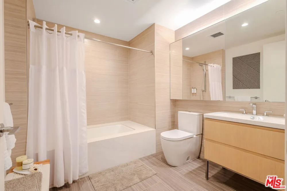 877 Francisco Street #1903 Los Angeles, CA 90017