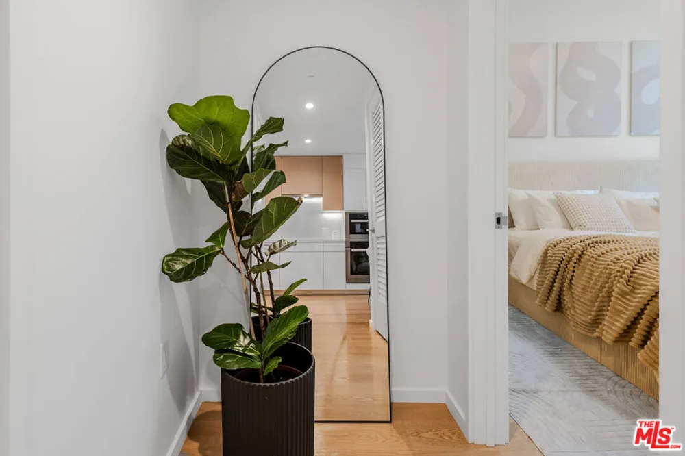 877 Francisco Street #1903 Los Angeles, CA 90017