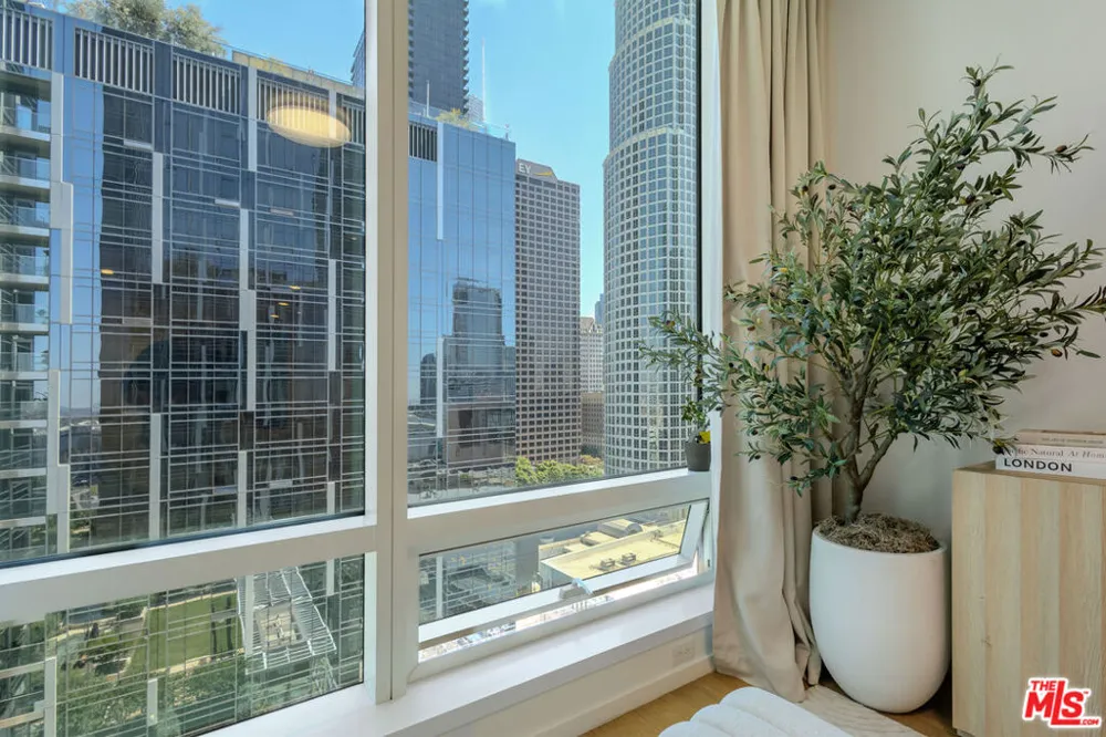 877 Francisco Street #1903 Los Angeles, CA 90017