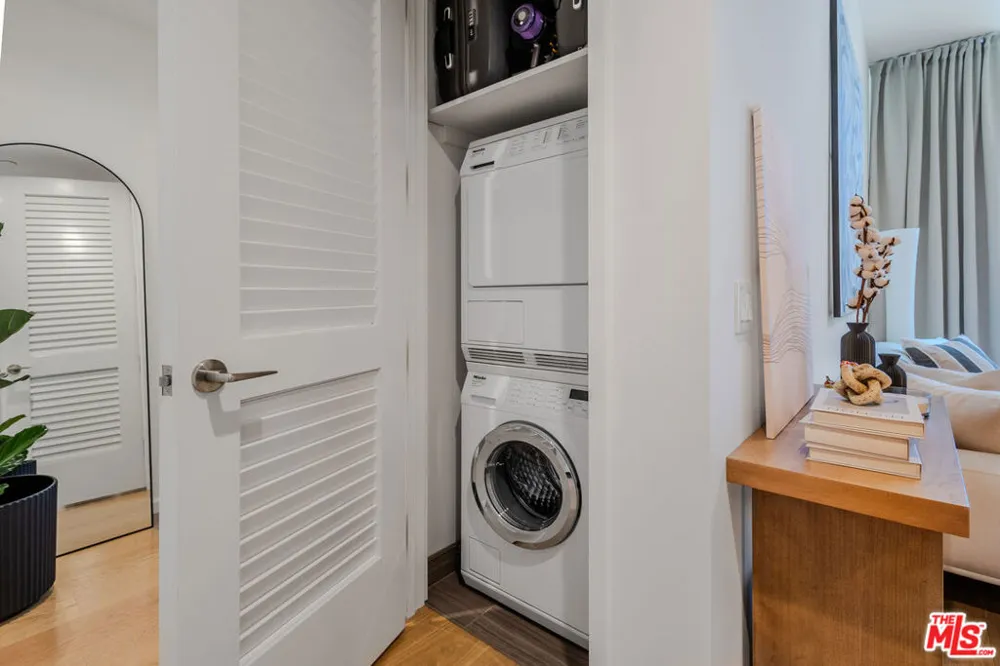877 Francisco Street #1903 Los Angeles, CA 90017