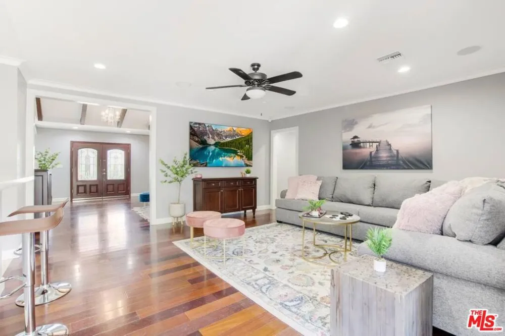 4240 Matilija Avenue Sherman Oaks, CA 91423