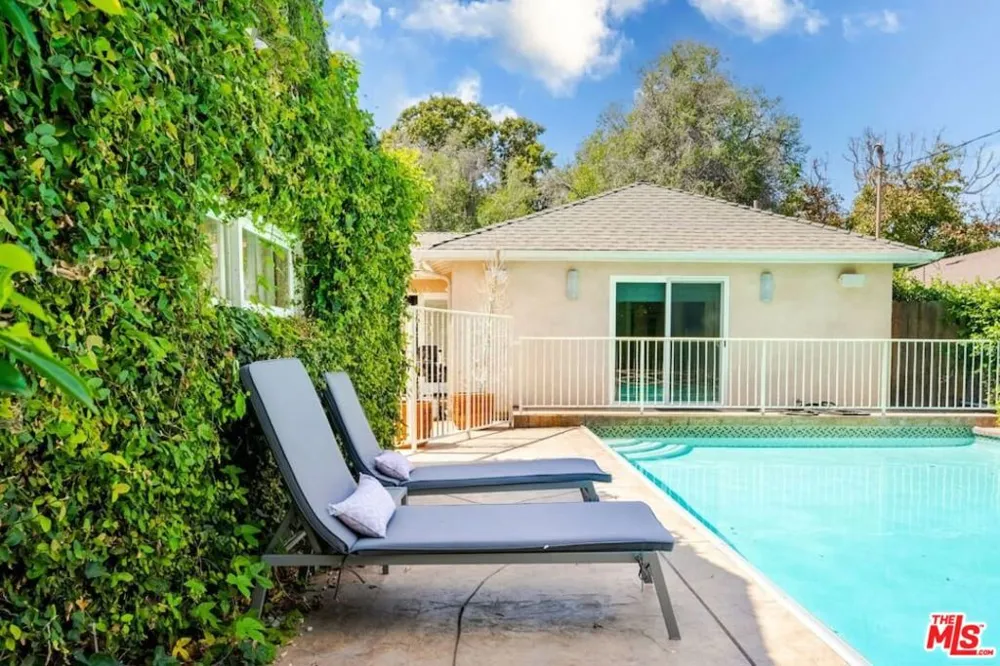 4240 Matilija Avenue Sherman Oaks, CA 91423