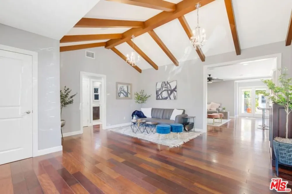 4240 Matilija Avenue Sherman Oaks, CA 91423