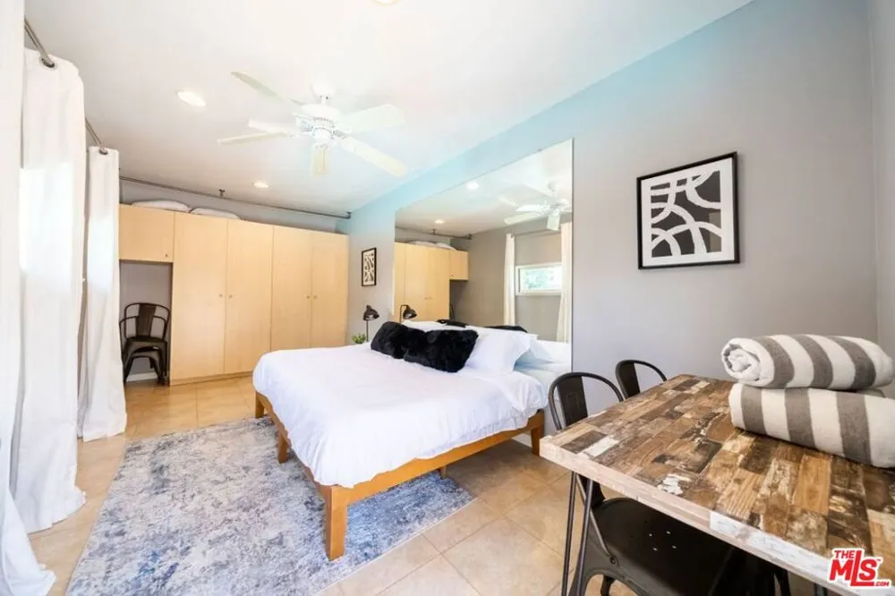 4240 Matilija Avenue Sherman Oaks, CA 91423