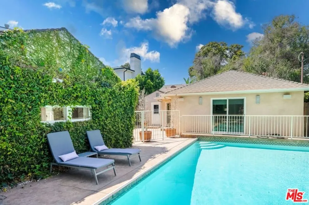 4240 Matilija Avenue Sherman Oaks, CA 91423