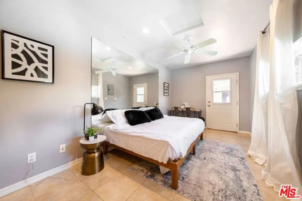4240 Matilija Avenue Sherman Oaks, CA 91423