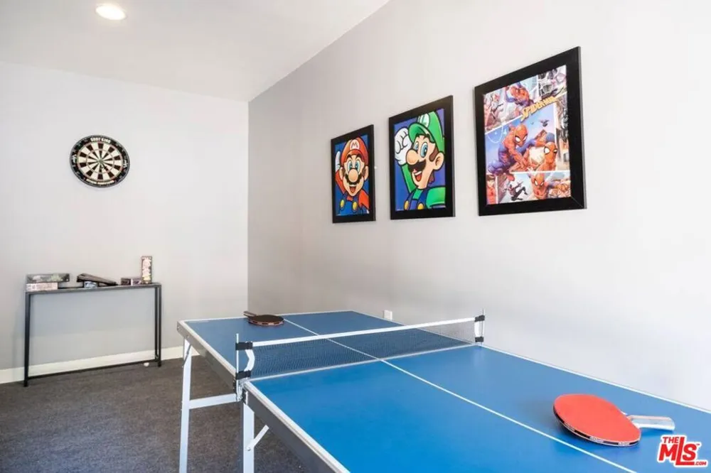 4240 Matilija Avenue Sherman Oaks, CA 91423