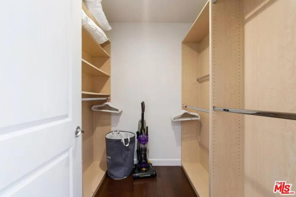 4240 Matilija Avenue Sherman Oaks, CA 91423