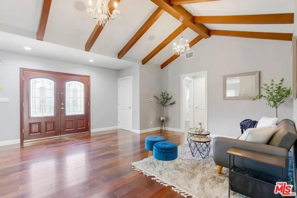 4240 Matilija Avenue Sherman Oaks, CA 91423
