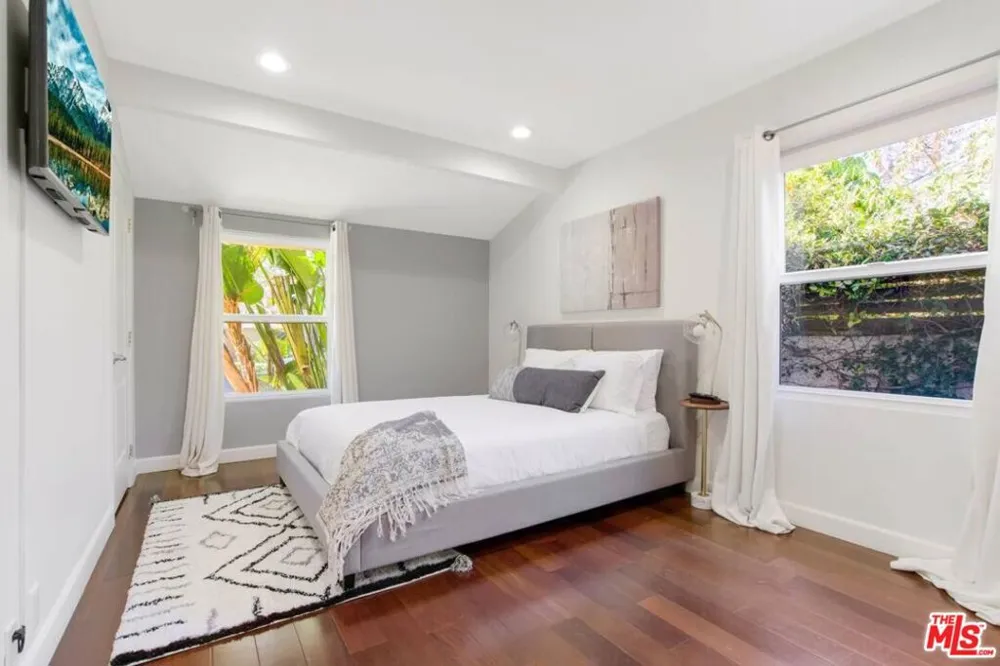 4240 Matilija Avenue Sherman Oaks, CA 91423