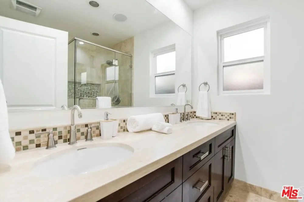 4240 Matilija Avenue Sherman Oaks, CA 91423