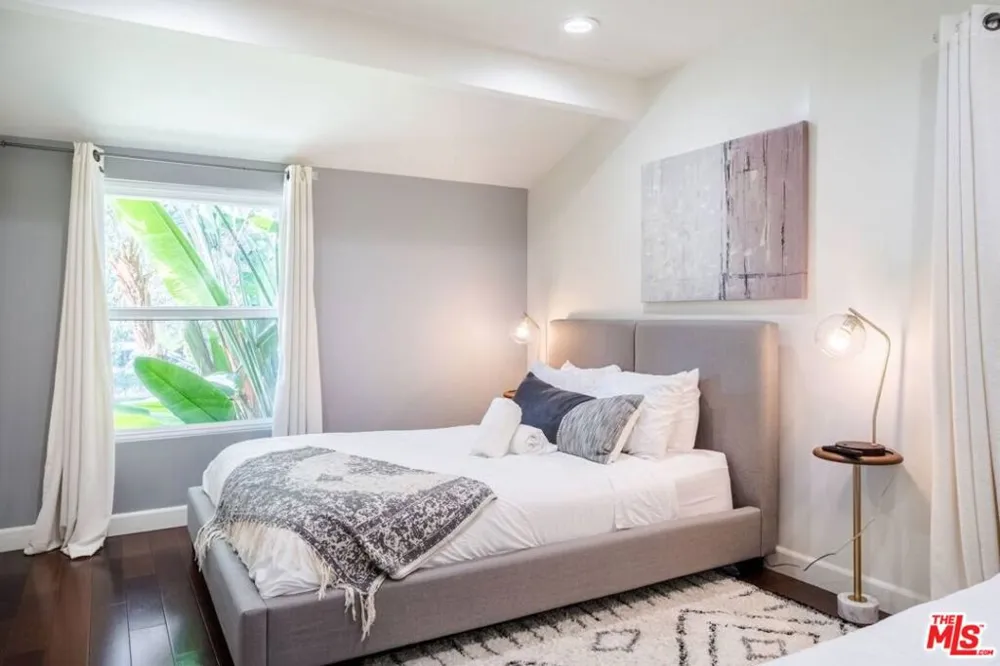 4240 Matilija Avenue Sherman Oaks, CA 91423