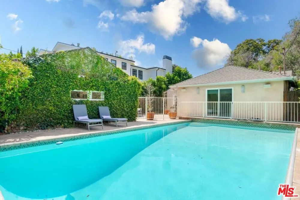 4240 Matilija Avenue Sherman Oaks, CA 91423