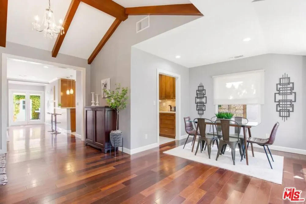 4240 Matilija Avenue Sherman Oaks, CA 91423