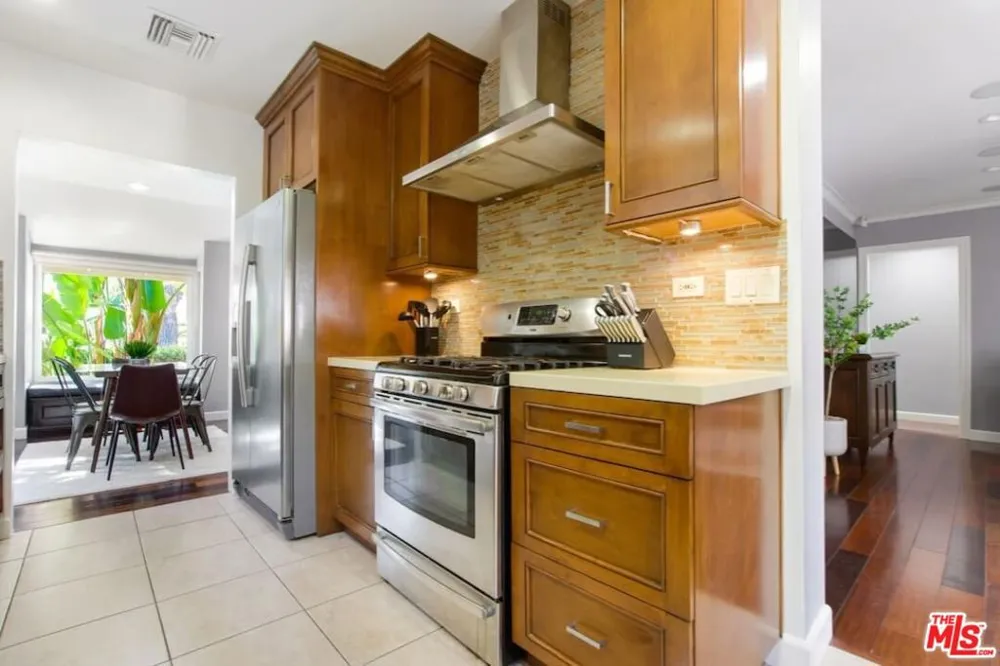 4240 Matilija Avenue Sherman Oaks, CA 91423