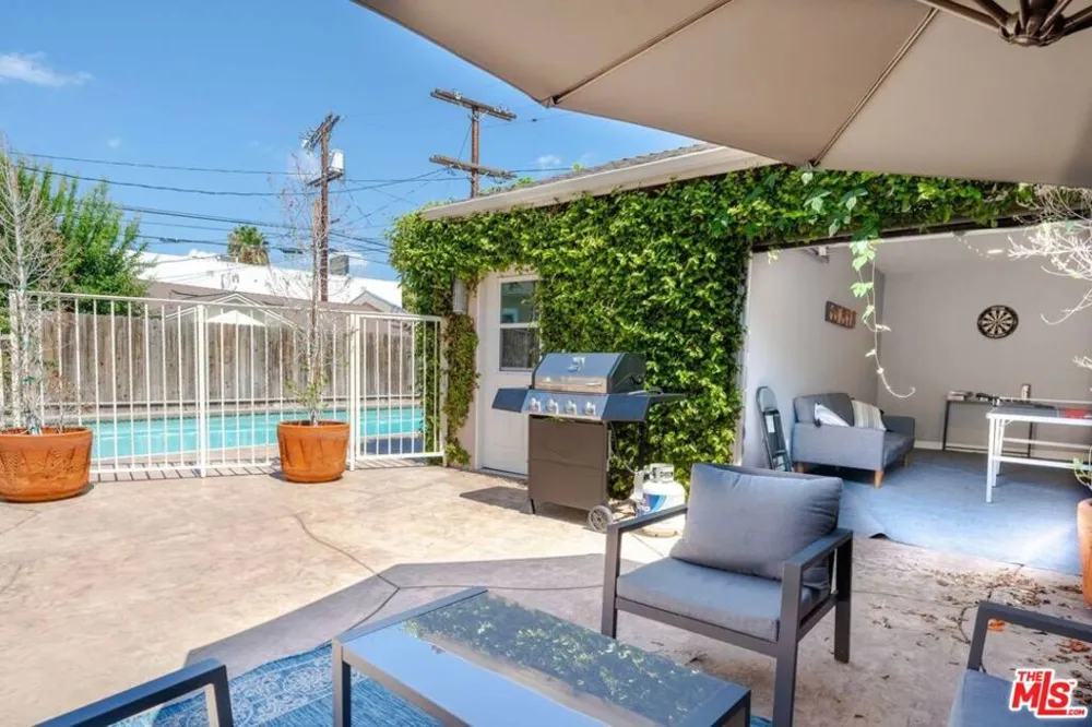 4240 Matilija Avenue Sherman Oaks, CA 91423