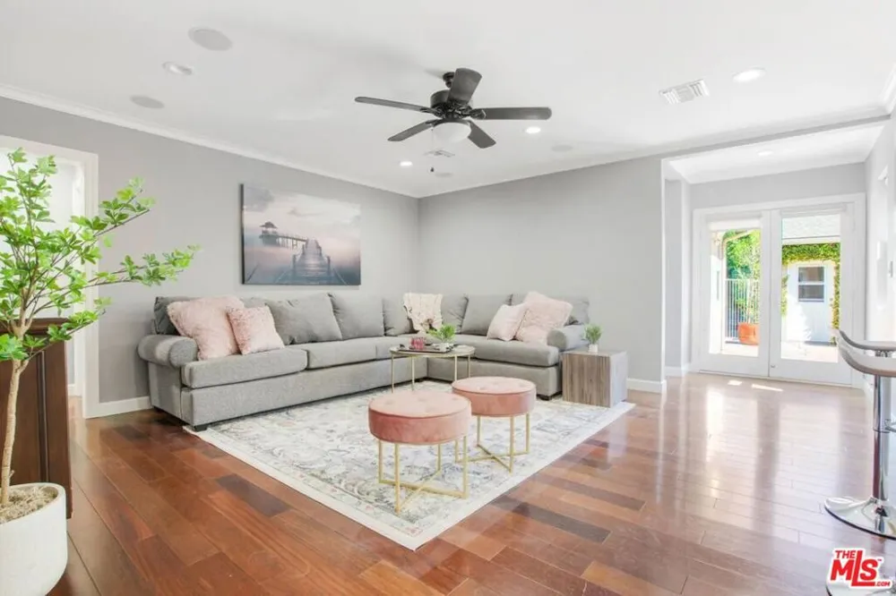 4240 Matilija Avenue Sherman Oaks, CA 91423